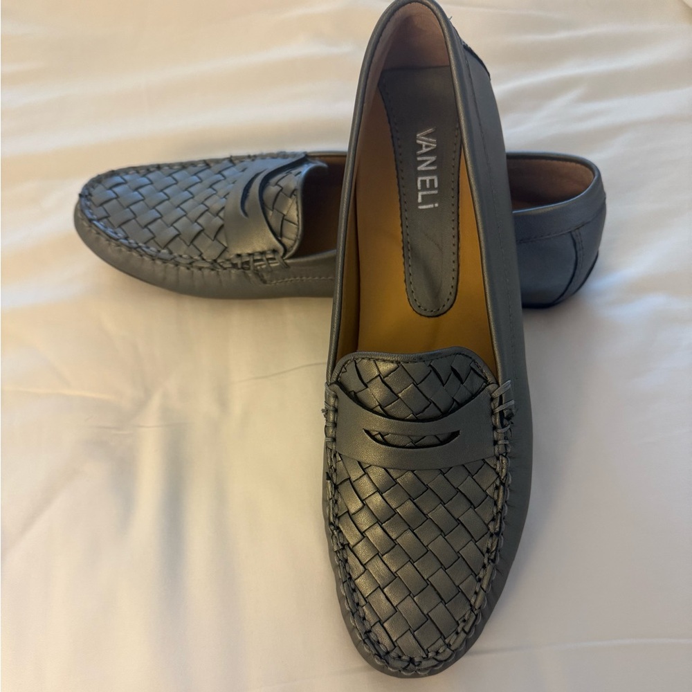 Vaneli adrik loafer- 9.5N- like new!